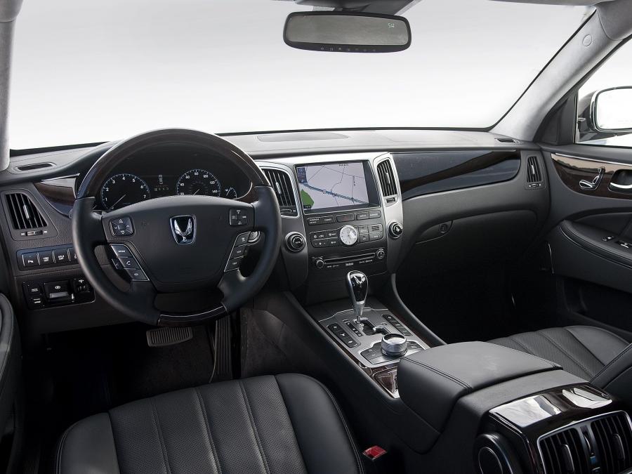  Hyundai Equus 2010 года  (US) (фото 7 из 68)